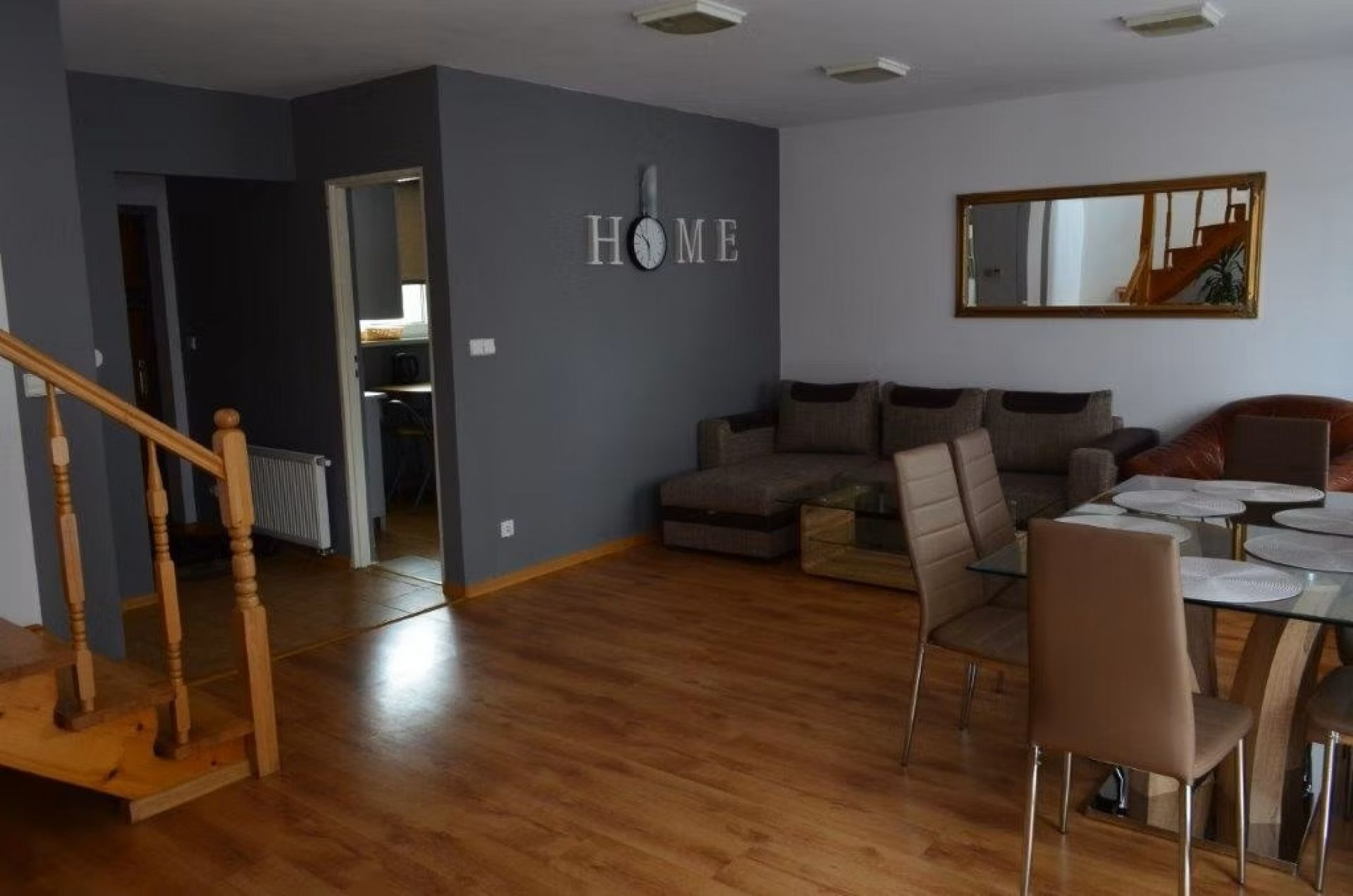  <p style='font-family: